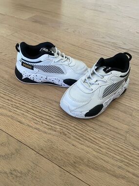 Puma Kids White and Black Speckled Low-Top Sneakers